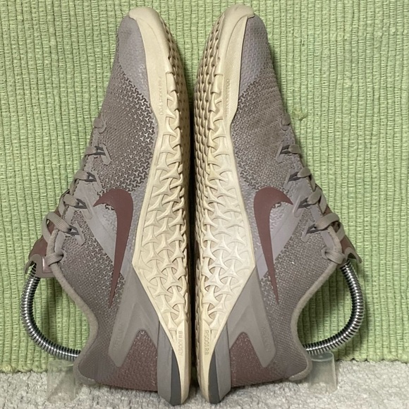 Nike Womens Metcon 4 Grey/Mauve TrainingRunning Athletic Sneaker Shoes  Size 8 - Picture 7 of 11